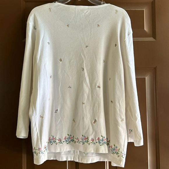 Liz Claiborne (XL) White Floral Button Down Cotton Embroidered Cardigan. - Picture 2 of 9